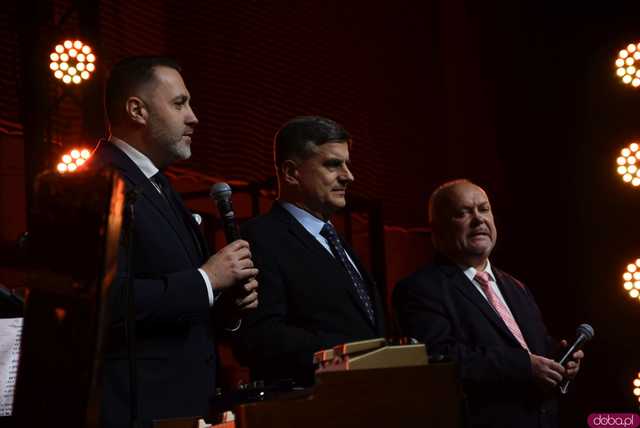 [FOTO] Koncert zespołu Skaldowie, pożegnanie burmistrza i wiele wzruszeń podczas Spotkania Noworocznego Gminy Żarów