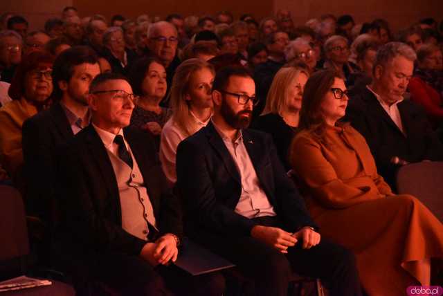 [FOTO] Koncert zespołu Skaldowie, pożegnanie burmistrza i wiele wzruszeń podczas Spotkania Noworocznego Gminy Żarów