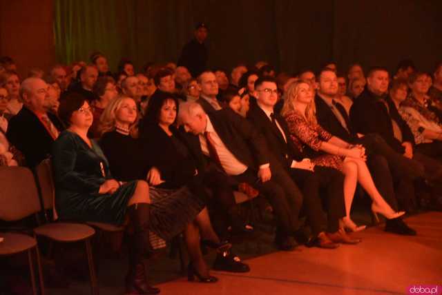 [FOTO] Koncert zespołu Skaldowie, pożegnanie burmistrza i wiele wzruszeń podczas Spotkania Noworocznego Gminy Żarów
