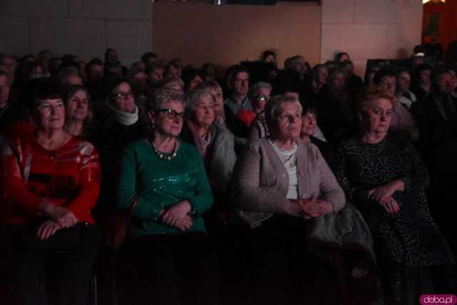 [FOTO] Koncert zespołu Skaldowie, pożegnanie burmistrza i wiele wzruszeń podczas Spotkania Noworocznego Gminy Żarów