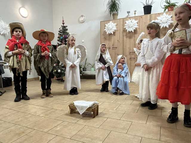 [FOTO] Kolędy, jasełka i moc życzeń. Noworoczne spotkanie w Bojanicach