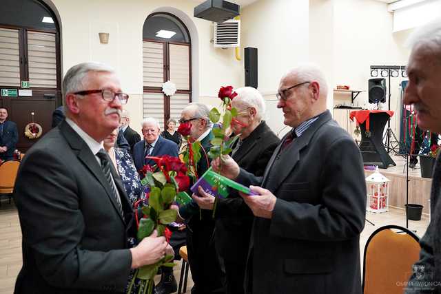  [FOTO] Wiek to tylko liczba. Pełne energii spotkanie noworoczne seniorów w Pszennie