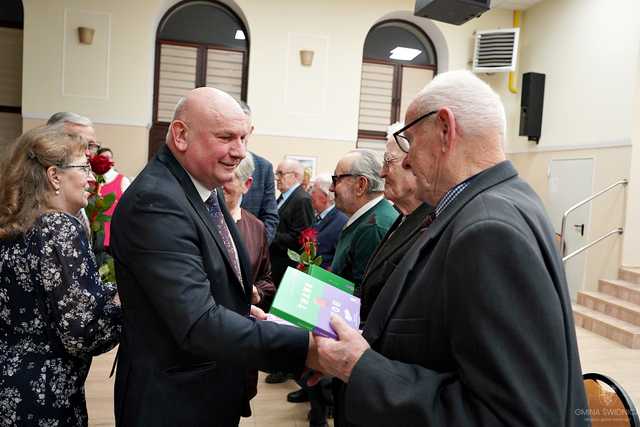  [FOTO] Wiek to tylko liczba. Pełne energii spotkanie noworoczne seniorów w Pszennie