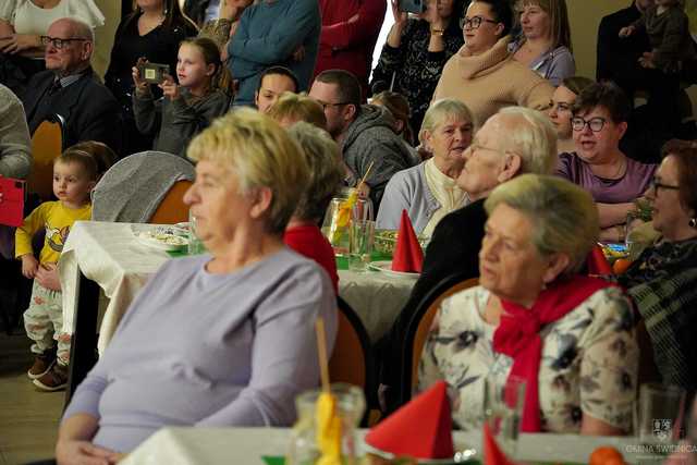  [FOTO] Wiek to tylko liczba. Pełne energii spotkanie noworoczne seniorów w Pszennie