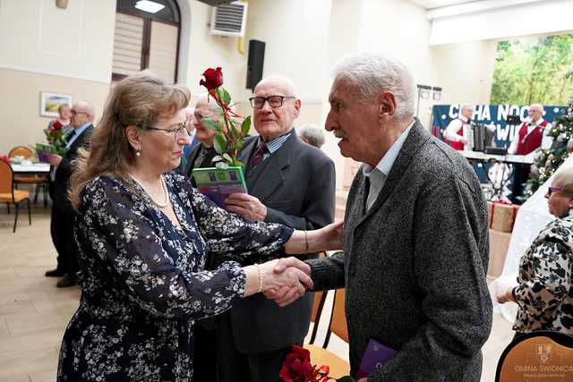  [FOTO] Wiek to tylko liczba. Pełne energii spotkanie noworoczne seniorów w Pszennie