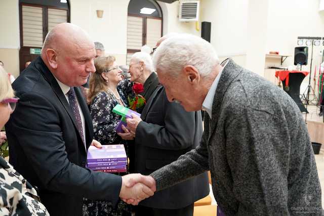  [FOTO] Wiek to tylko liczba. Pełne energii spotkanie noworoczne seniorów w Pszennie