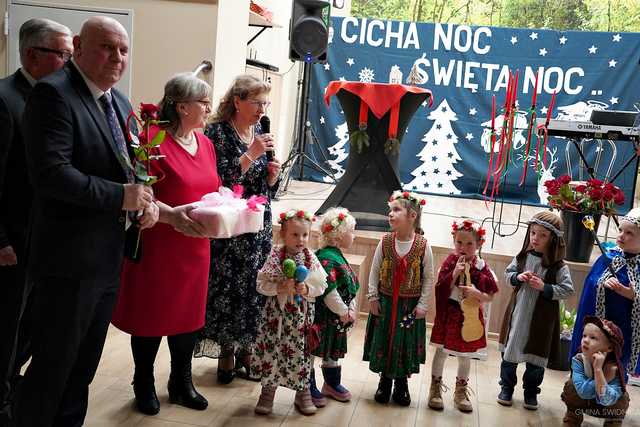 [FOTO] Wiek to tylko liczba. Pełne energii spotkanie noworoczne seniorów w Pszennie