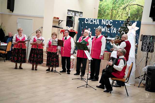  [FOTO] Wiek to tylko liczba. Pełne energii spotkanie noworoczne seniorów w Pszennie