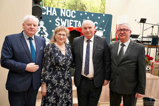  [FOTO] Wiek to tylko liczba. Pełne energii spotkanie noworoczne seniorów w Pszennie