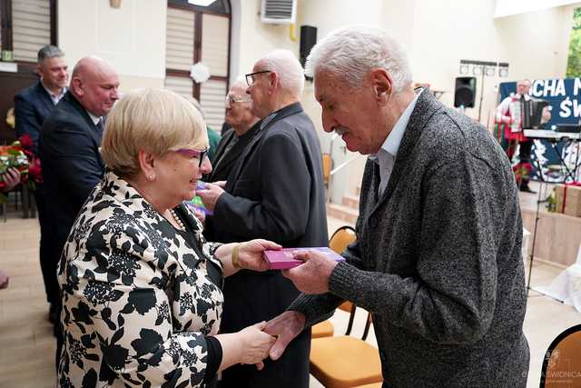  [FOTO] Wiek to tylko liczba. Pełne energii spotkanie noworoczne seniorów w Pszennie