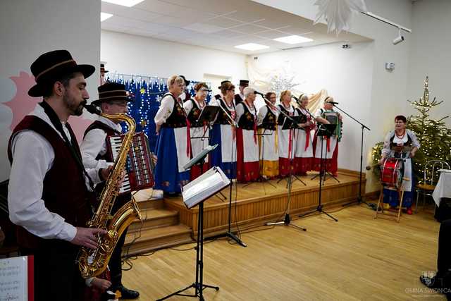 [FOTO] X Jubileuszowy Przegląd Zespołów Kolędniczych w Witoszowie Dolnym