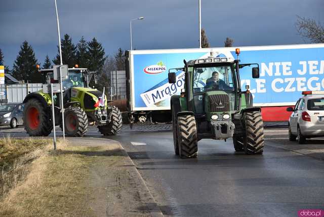 [WIDEO, FOTO] Rolnicy protestowali na krajowej piątce w Strzegomiu