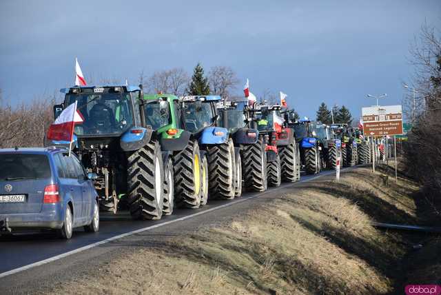 [WIDEO, FOTO] Rolnicy protestowali na krajowej piątce w Strzegomiu