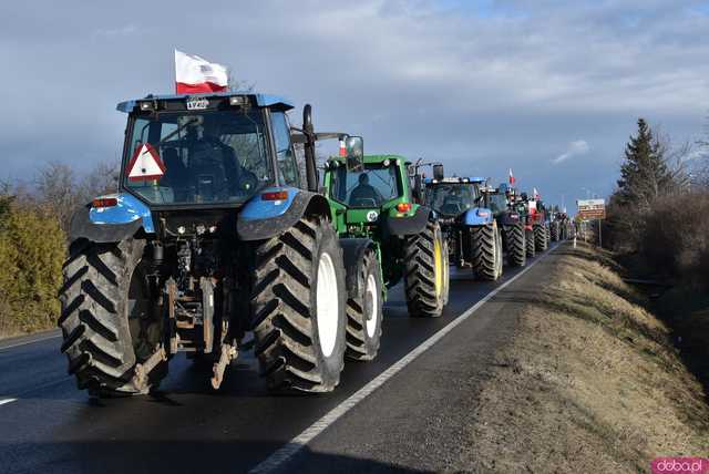 [WIDEO, FOTO] Rolnicy protestowali na krajowej piątce w Strzegomiu