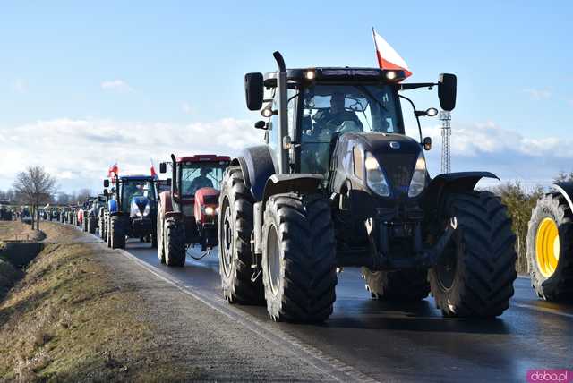 [WIDEO, FOTO] Rolnicy protestowali na krajowej piątce w Strzegomiu