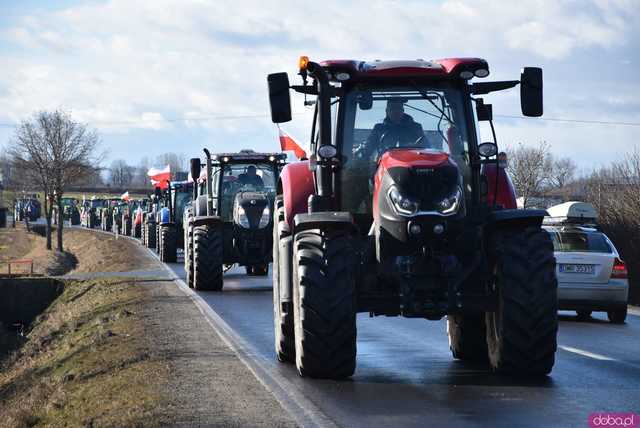 [WIDEO, FOTO] Rolnicy protestowali na krajowej piątce w Strzegomiu