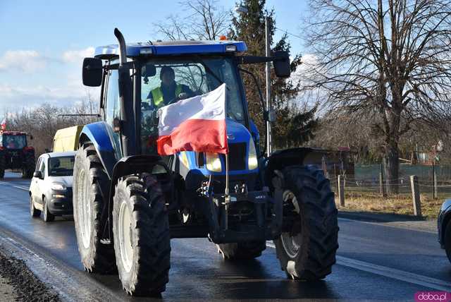 [WIDEO, FOTO] Rolnicy protestowali na krajowej piątce w Strzegomiu