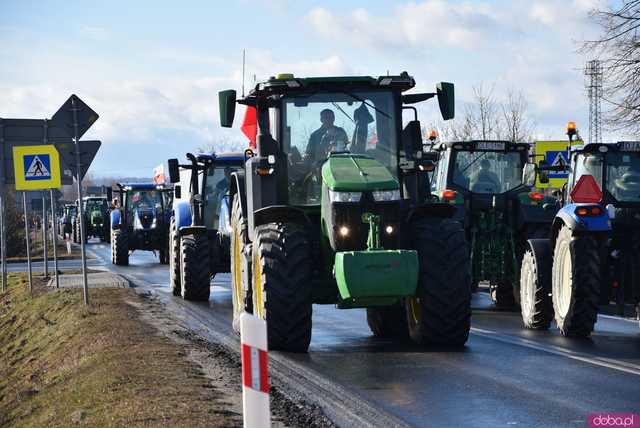 [WIDEO, FOTO] Rolnicy protestowali na krajowej piątce w Strzegomiu