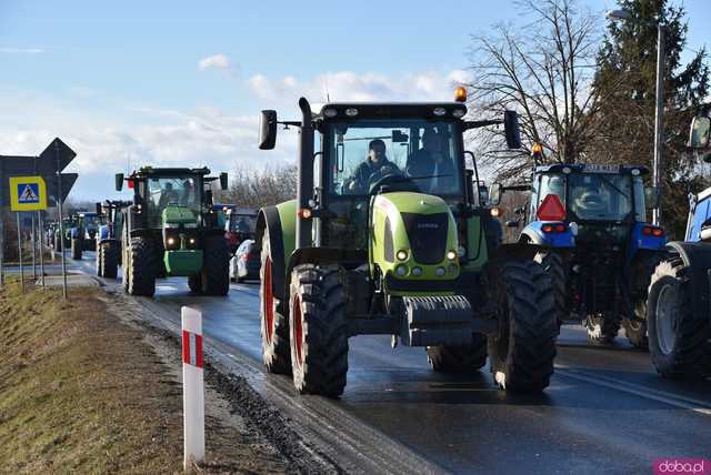 [WIDEO, FOTO] Rolnicy protestowali na krajowej piątce w Strzegomiu