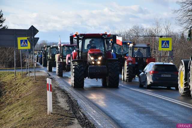 [WIDEO, FOTO] Rolnicy protestowali na krajowej piątce w Strzegomiu