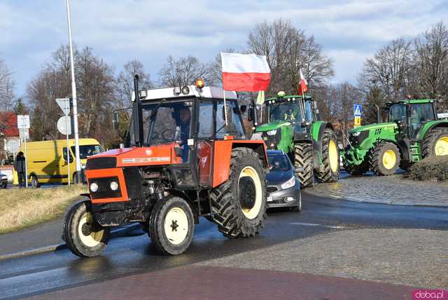 [WIDEO, FOTO] Rolnicy protestowali na krajowej piątce w Strzegomiu