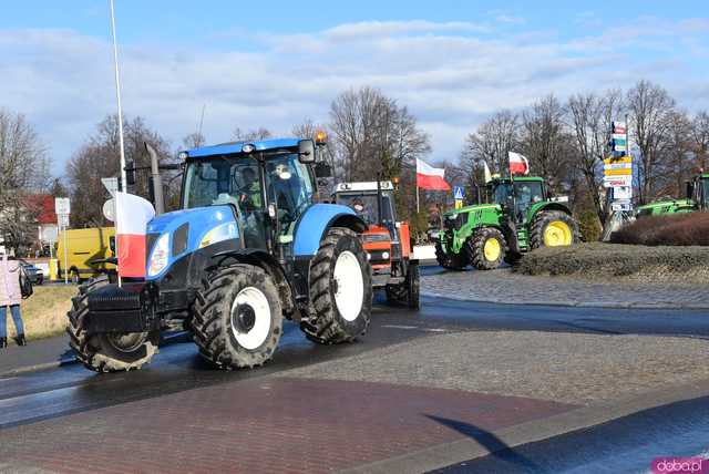 [WIDEO, FOTO] Rolnicy protestowali na krajowej piątce w Strzegomiu