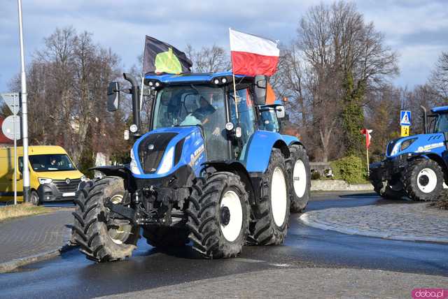 [WIDEO, FOTO] Rolnicy protestowali na krajowej piątce w Strzegomiu