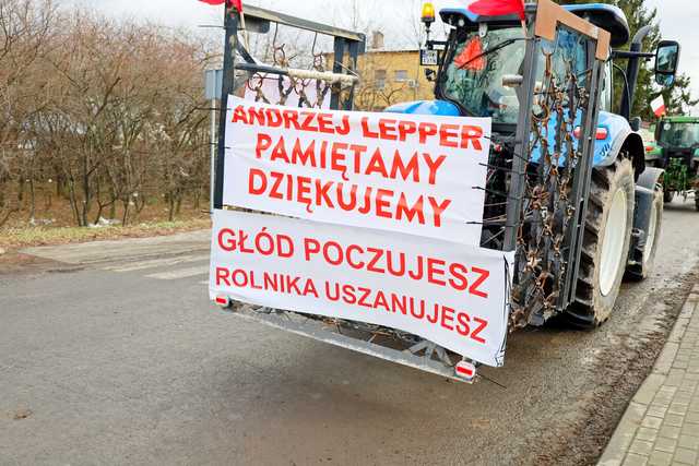 [FOTO] Rolnicy z gminy Żarów dołączyli do ogólnopolskiego protestu. Jakie były ich główne postulaty?