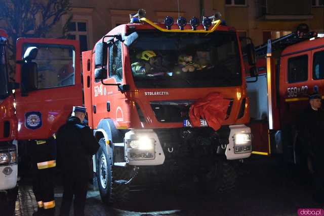 [FOTO] Nowe wozy strażackie trafiły do gminnych jednostek OSP. Przekazano je podczas podniosłej uroczystości