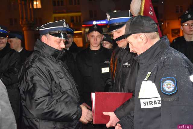 [FOTO] Nowe wozy strażackie trafiły do gminnych jednostek OSP. Przekazano je podczas podniosłej uroczystości