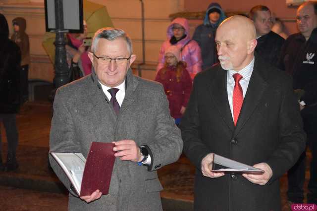 [FOTO] Nowe wozy strażackie trafiły do gminnych jednostek OSP. Przekazano je podczas podniosłej uroczystości