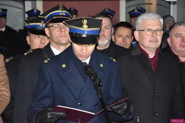 [FOTO] Nowe wozy strażackie trafiły do gminnych jednostek OSP. Przekazano je podczas podniosłej uroczystości