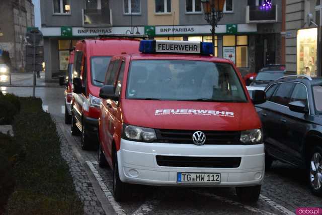 [FOTO] Nowe wozy strażackie trafiły do gminnych jednostek OSP. Przekazano je podczas podniosłej uroczystości