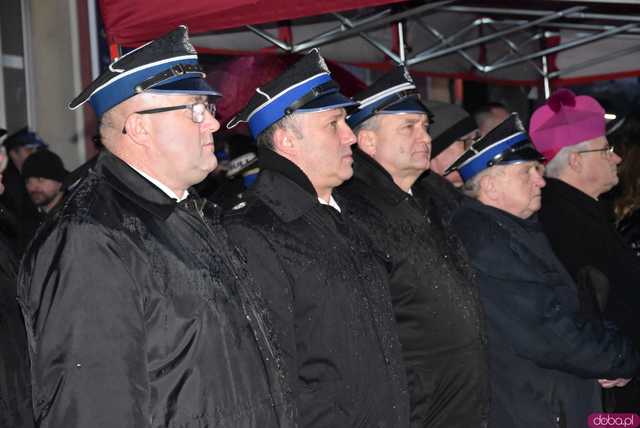 [FOTO] Nowe wozy strażackie trafiły do gminnych jednostek OSP. Przekazano je podczas podniosłej uroczystości