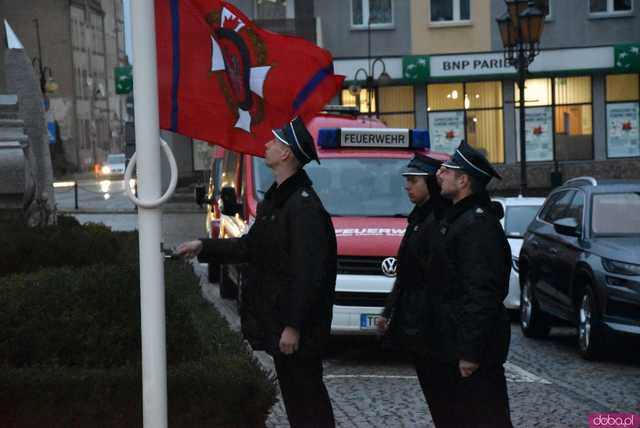 [FOTO] Nowe wozy strażackie trafiły do gminnych jednostek OSP. Przekazano je podczas podniosłej uroczystości