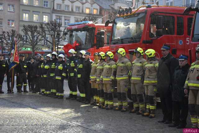 [FOTO] Nowe wozy strażackie trafiły do gminnych jednostek OSP. Przekazano je podczas podniosłej uroczystości