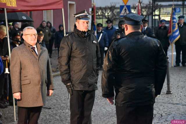 [FOTO] Nowe wozy strażackie trafiły do gminnych jednostek OSP. Przekazano je podczas podniosłej uroczystości