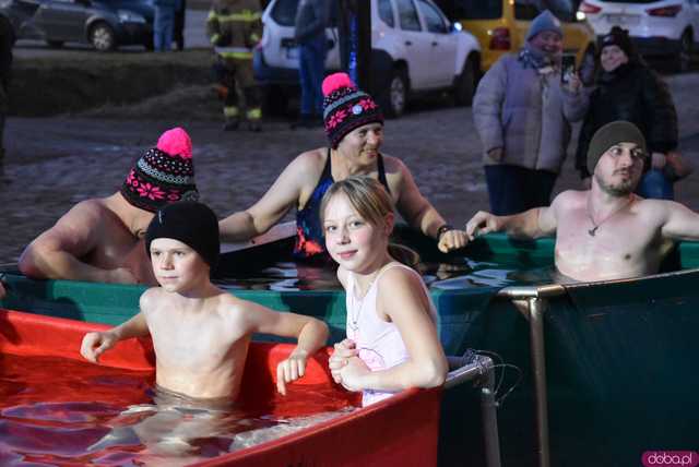 [FOTO] AKTUALIZACJA: Wiemy, ile zebrano! Morsowanie, liczne występy i moc atrakcji podczas 32. Finału WOŚP w Jaroszowie