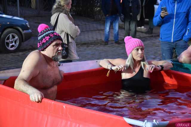 [FOTO] AKTUALIZACJA: Wiemy, ile zebrano! Morsowanie, liczne występy i moc atrakcji podczas 32. Finału WOŚP w Jaroszowie