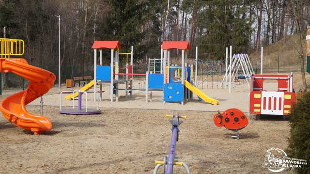 [FOTO] Place zabaw pojawiły się we wszystkich miejscowościach gminy. Samorząd podsumowuje kadencję