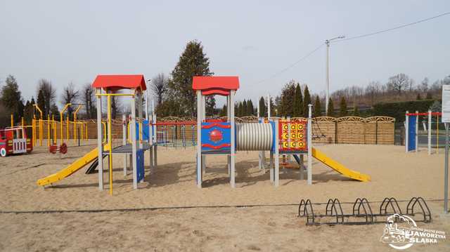 [FOTO] Place zabaw pojawiły się we wszystkich miejscowościach gminy. Samorząd podsumowuje kadencję