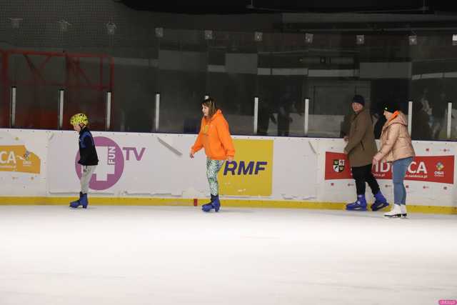 [FOTO] Jeździli na łyżwach, aby wspomóc bezdomniaki