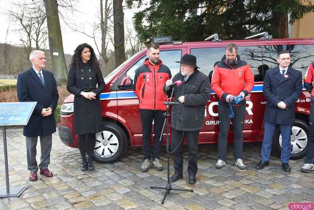 [WIDEO, FOTO] Przekazano nowy pojazd dla ratowników GOPR. Wokół zamku jest wiele niebezpiecznych miejsc