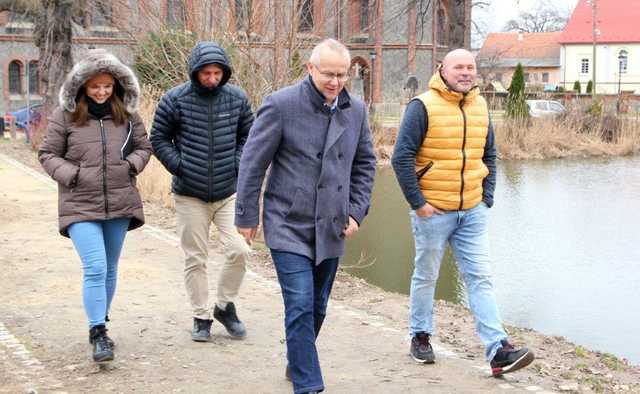[FOTO] Modernizacja roztockiego stawu na finiszu