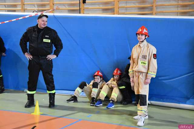 [FOTO] Zacięta rywalizacja młodych strażaków. Za nami Halowe Zawody Młodzieżowych Drużyn Pożarniczych