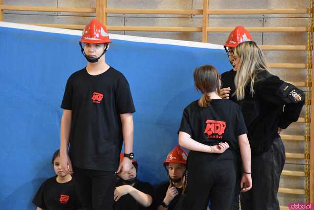[FOTO] Zacięta rywalizacja młodych strażaków. Za nami Halowe Zawody Młodzieżowych Drużyn Pożarniczych