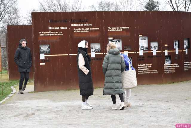 [WIDEO, FOTO] W poszukiwaniu historii ofiar nazistowskich prześladowań. Ruszył projekt #StolenMemory w Krzyżowej