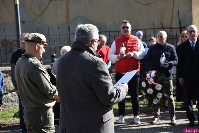 [FOTO] Ku czci Żołnierzom Wyklętym. Bieg Tropem Wilczym i oficjalne uroczystości w Strzegomiu