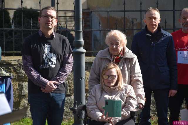 [FOTO] Ku czci Żołnierzom Wyklętym. Bieg Tropem Wilczym i oficjalne uroczystości w Strzegomiu