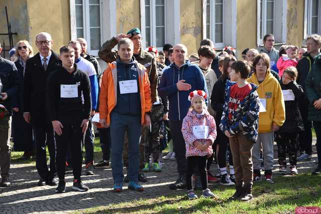 [FOTO] Ku czci Żołnierzom Wyklętym. Bieg Tropem Wilczym i oficjalne uroczystości w Strzegomiu